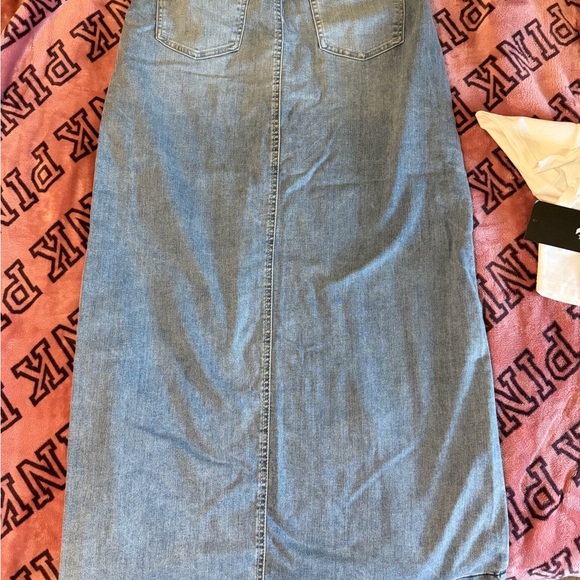 Stylish Blue Denim Women's Jeans - Picture 2 of 4